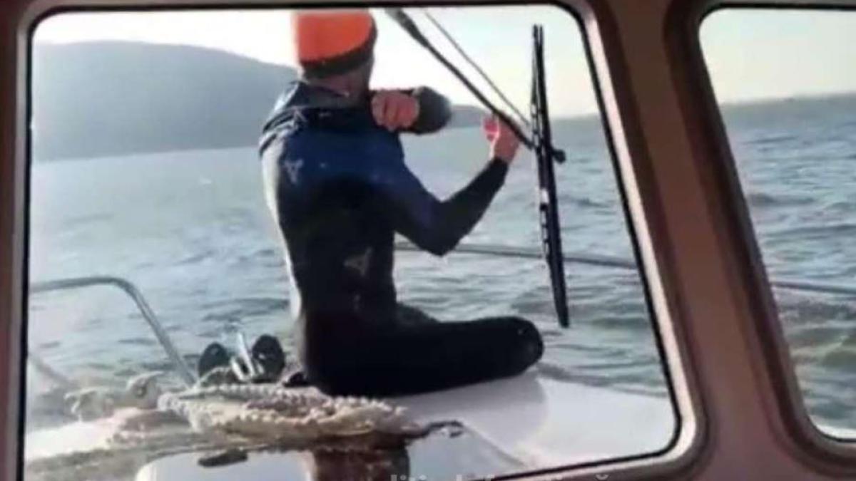 roman--cazut-in-dunare-in-timp-ce-facea-kite-surfing--salvat-de-politistii-de-frontiera