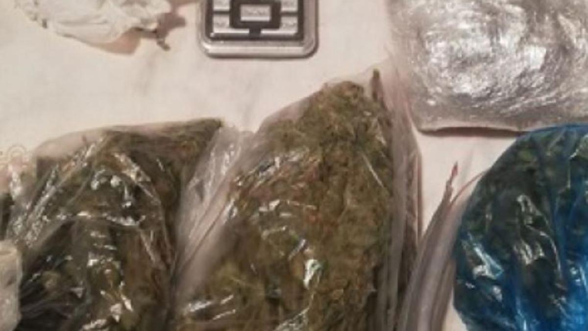 roman--arestat-pentru-trafic-de-droguri-de-mare-risc--barbatul-inchiriase-doua-garaje--in-care-isi-desfasura-activitatea