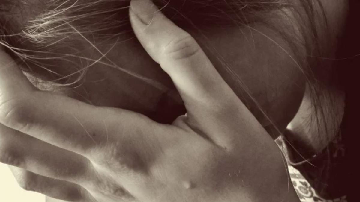 cinci-adolescente-romance--santajate-sexual-de-un-tanar--barbatul-a-fost-retinut-pentru-24-de-ore