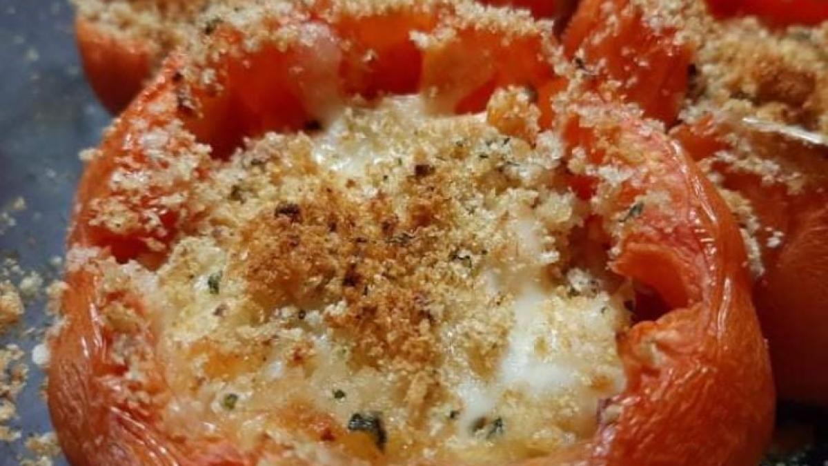 rosii-umplute-la-cuptor--o-gustare-rapida-si-usoara--cu-doar-260-de-calorii