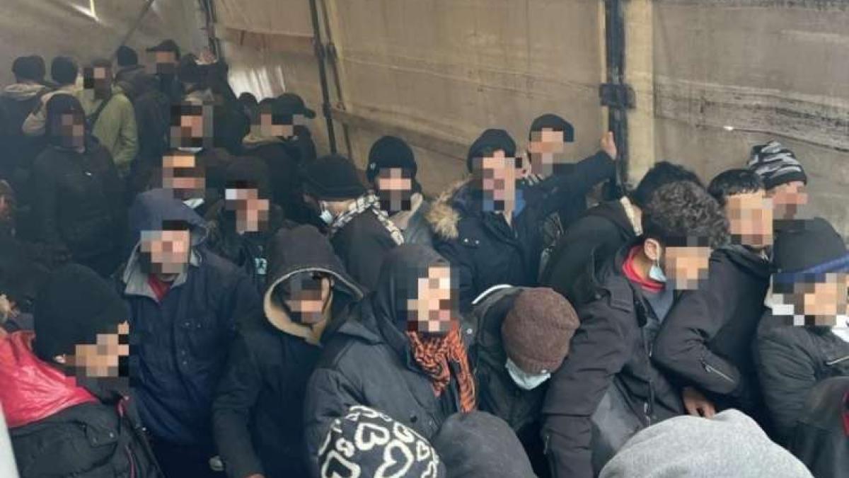 migranti-ungaria-camion-romnesc