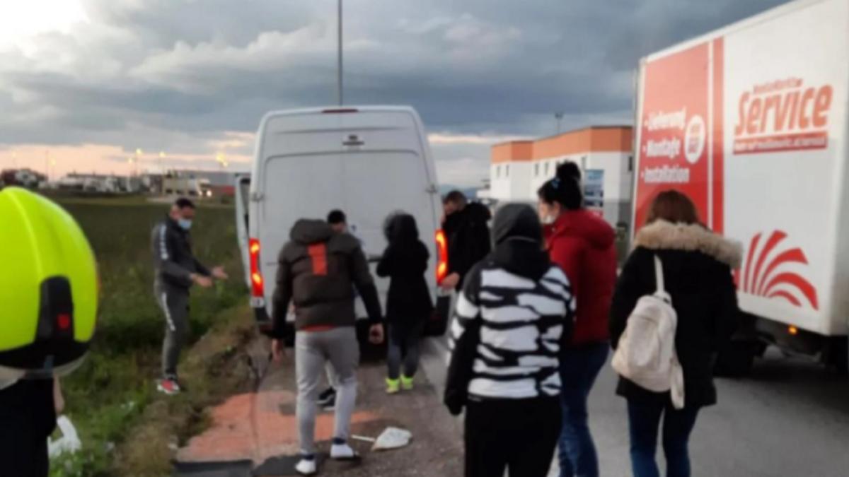 austria--soferul-unui-microbuz-plin-cu-romani-a-incercat-sa-compenseze-o-greseala-facuta-cu-o-actiune-incredibil-de-nebuna-1