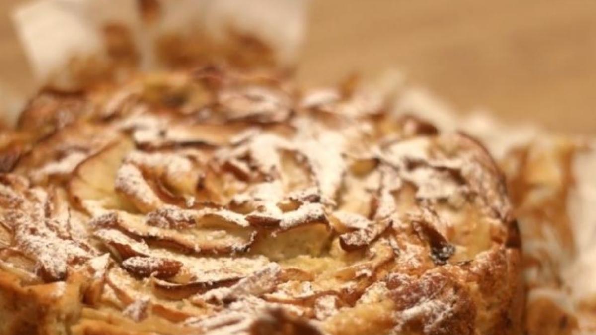 prajitura-cu-mere--pere-si-mascarpone--fara-ulei--fara-unit-si-foarte-delicioasa--un-ingredient-secret-o-face-irezistibila