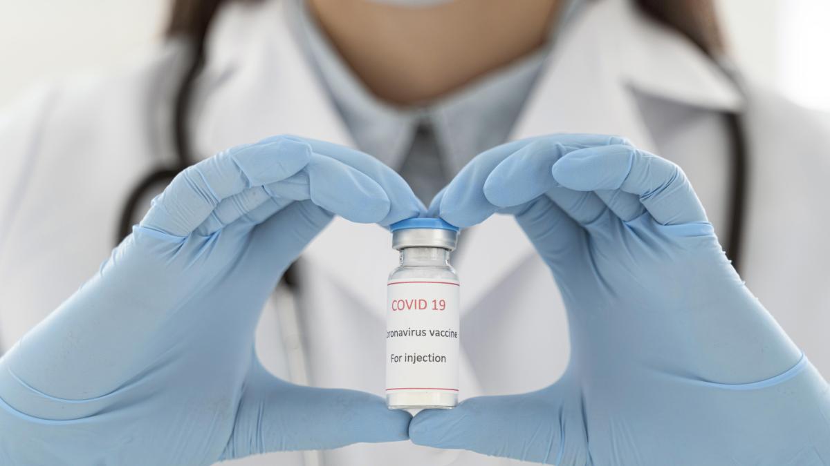 medicii-romani-ies-in-strada-sa-explice-oamenilor-beneficiile-vaccinarii-vom-merge-din-casa-in-casa--din-bloc-in-bloc