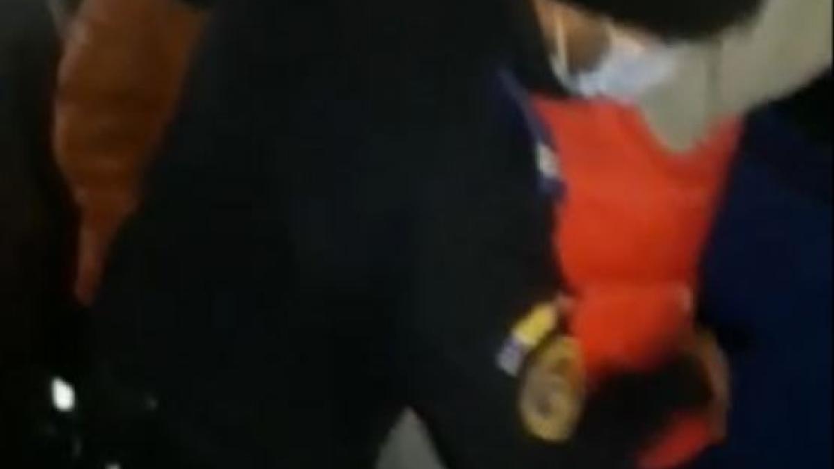 panica-intr-un-autobuz-din-bucuresti--un-barbat-a-amenintat-pasagerii-cu-un-briceag