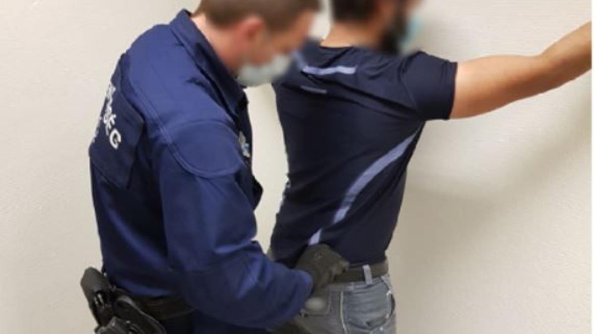 ungaria--roman--oprit-la-frontiera--barbatul-era-cautat-pentru-falsificarea-actelor-notariale