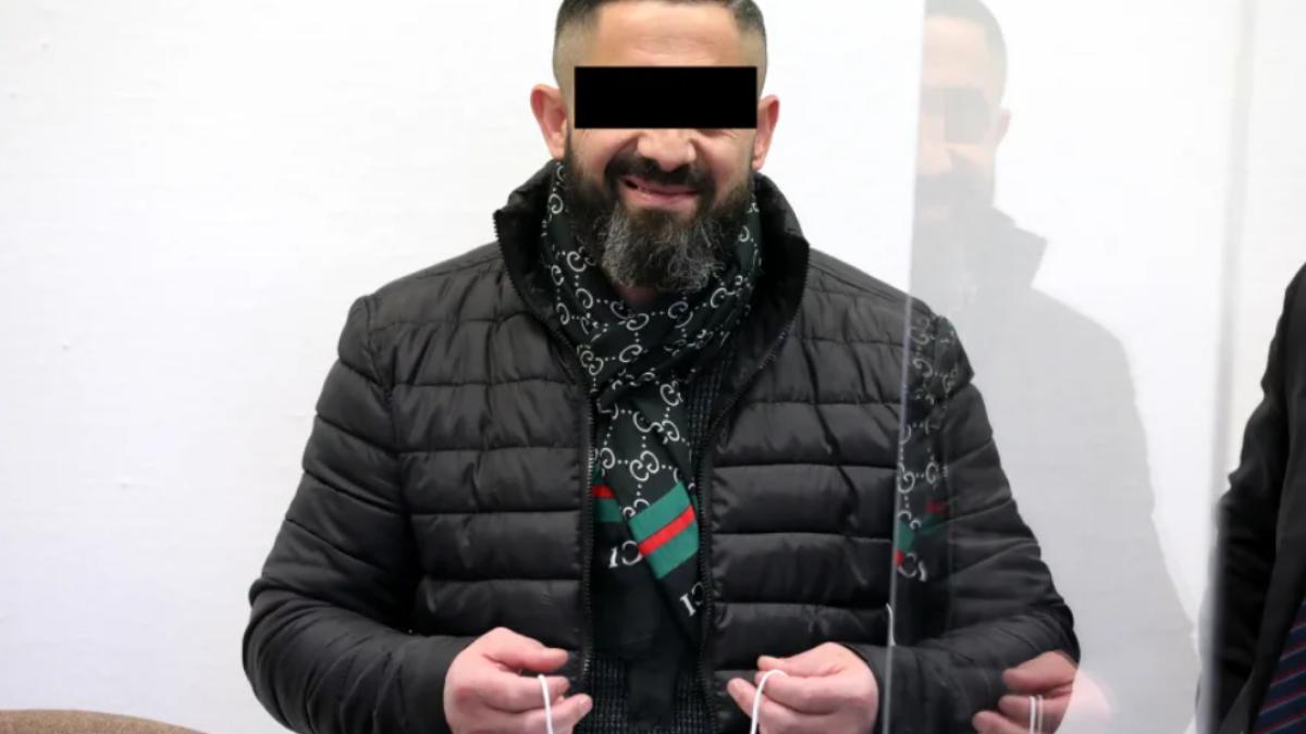 stefan-r-roman-alocatii-germania-esarfa-gucci