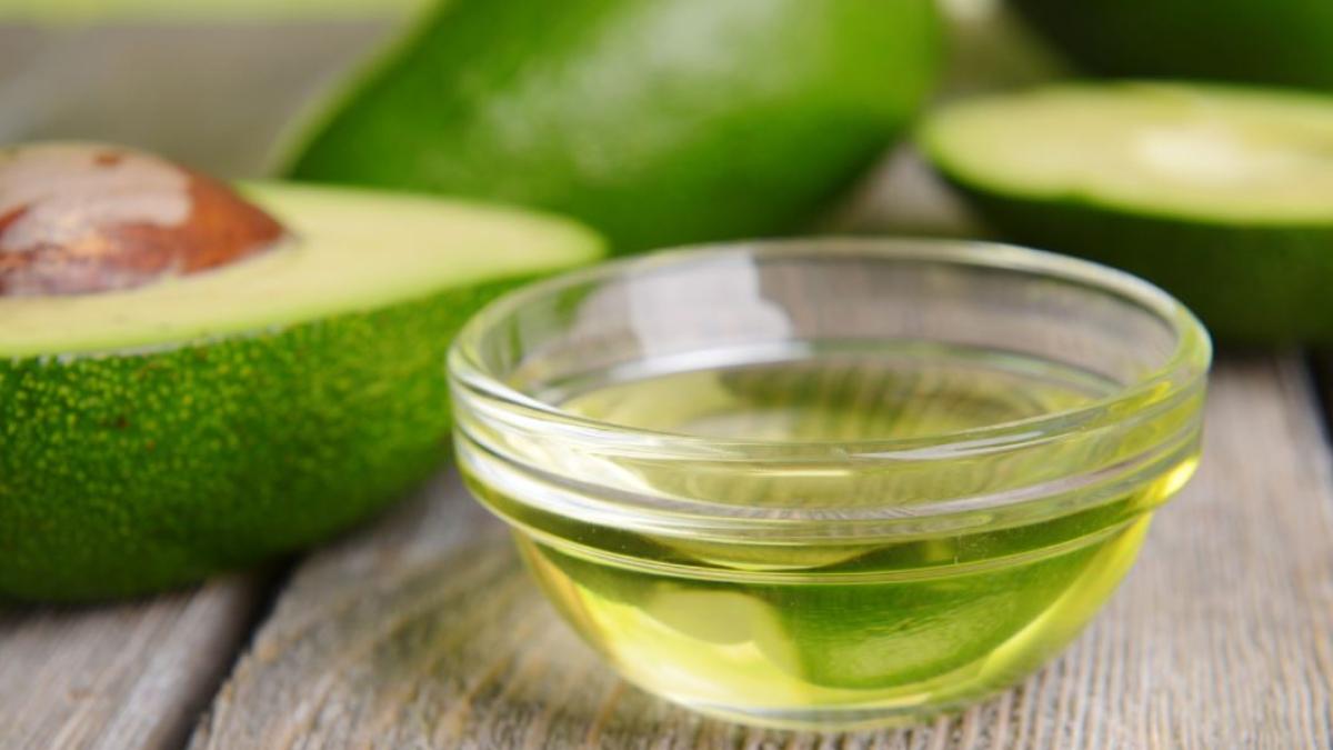 amesteca-un-avocado-copt-cu-un-sfert-de-cana-de-ulei-de-cocos-si-aplica-masca-pe-par--rezultate-uimitoare-de-la-prima-utilizare