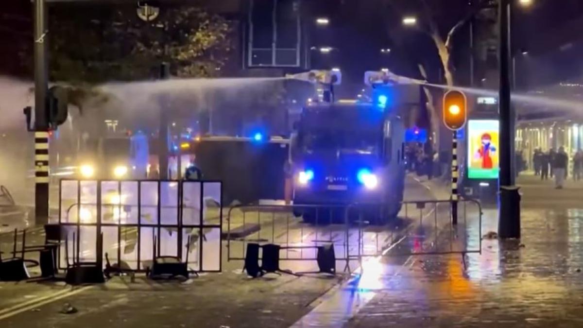 olanda--noi-proteste-impotriva-masurilor-anti-covid--dupa-violentele-de-vineri-din-rotterdam--zeci-de-persoane-au-fost-retinute