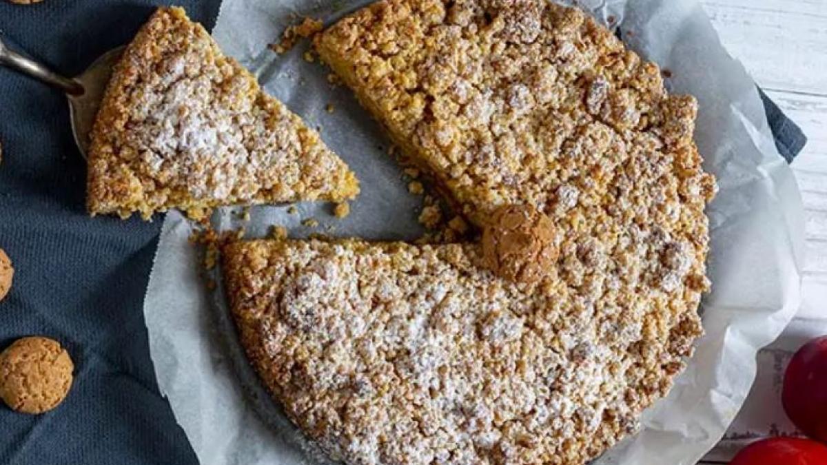 prajitura-maruntita-cu-piersici-si-pricomigdale--desertul-care-ofera-un-moment-de-placere--plin-de-dulceata--arome-si-senzatii