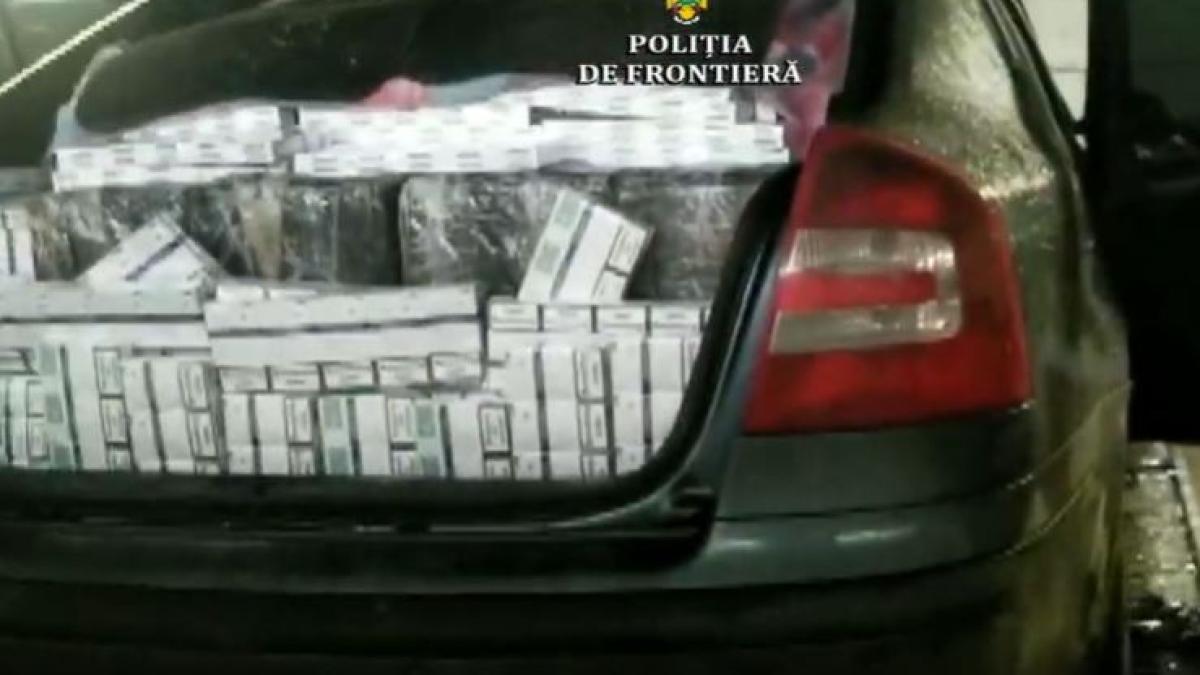masina--burdusita-cu-mii-de-pachete-de-tigari--abandonata--pe-un-podet-din-judetul-suceava--politistii-il-cauta-pe-sofer