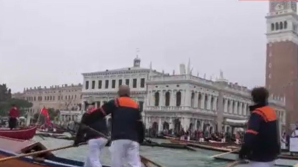 italia--gondolierii-au-protestat-pe-canalele-din-venetia