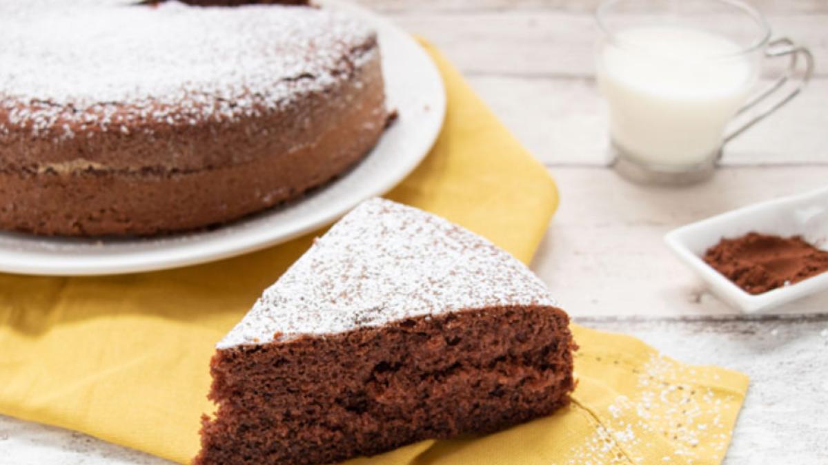 prajitura-cu-lapte-cald-si-cacao--un-desert-incredibil-de-pufos-si-aromat