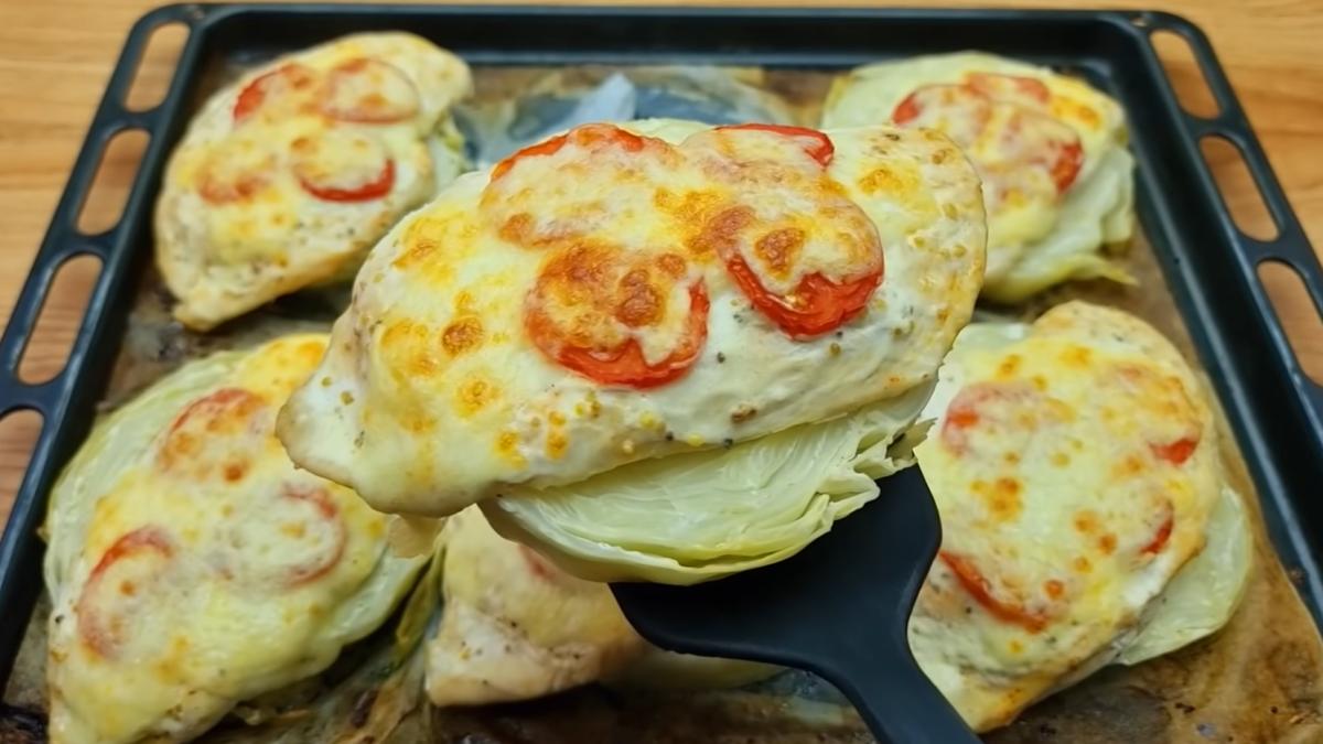 pui-pe-varza---combinatia-la-care-nu-te-ai-fi-gandit-pentru-o-cina-rapida-si-dietetica--doar-140-kcal