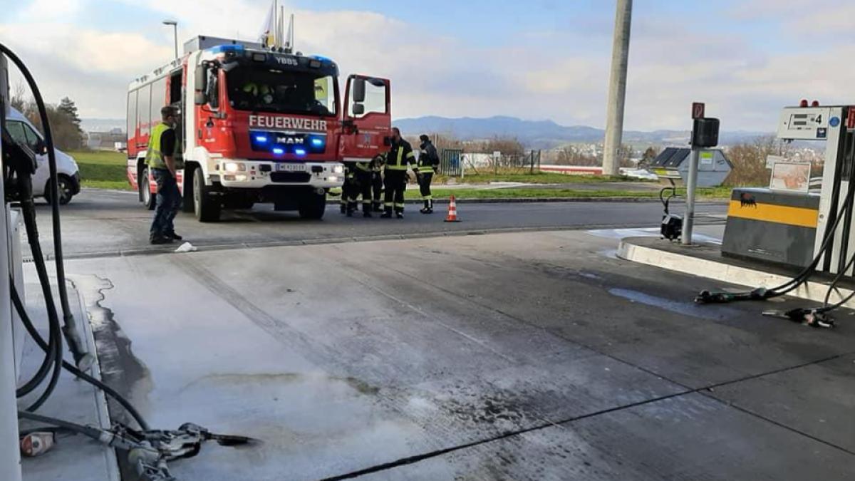 roman-incendiaza-benzinarie-austria