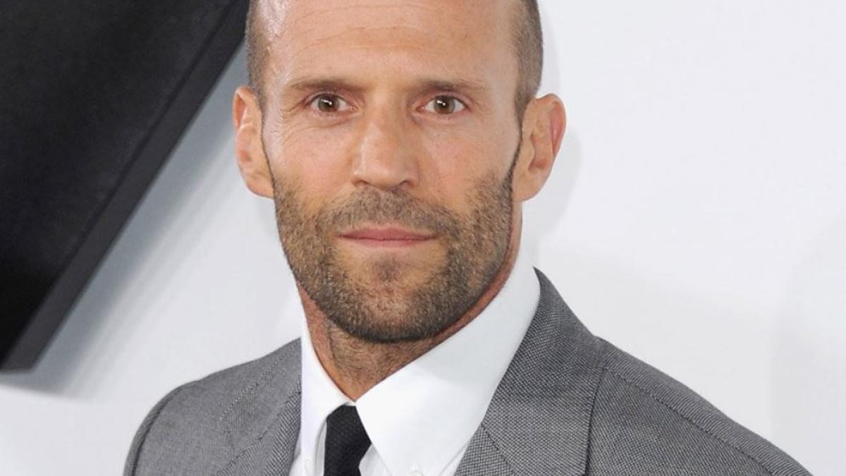 femeie--escrocata-de-60-000-de-euro-in-numele-lui-jason-statham--care-i-a-promis-ca-o-ia-de-sotie-am-datorii-si-mi-am-pierdut-casa