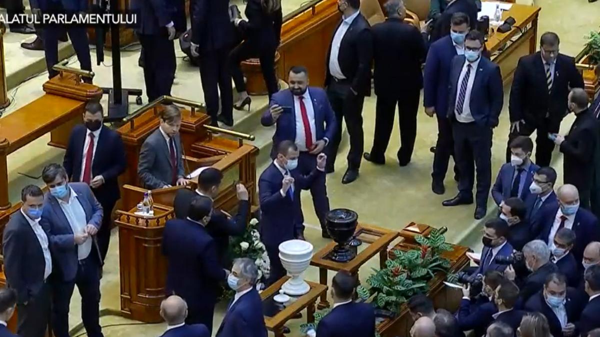guvernul-pnl-psd-udmr-a-trecut--rezultatul-votului-de-investire-in-parlament