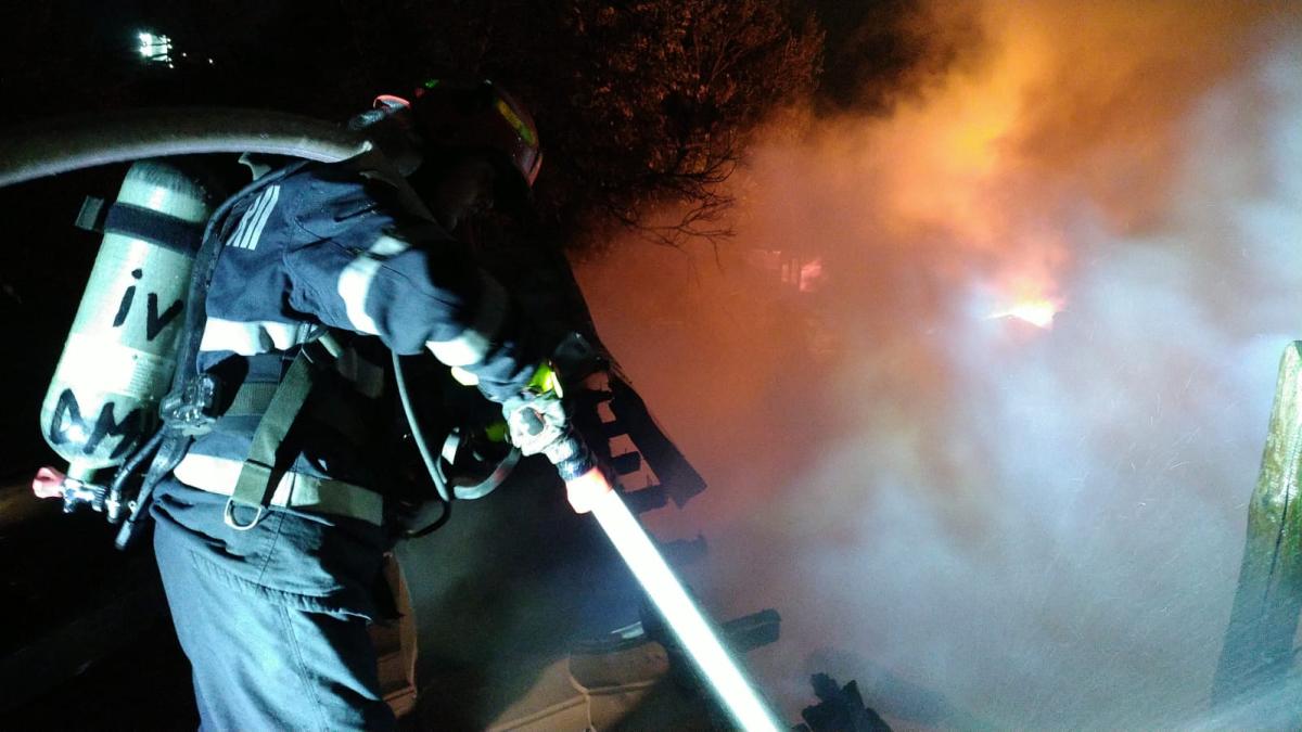 pompier-foc-incendiu