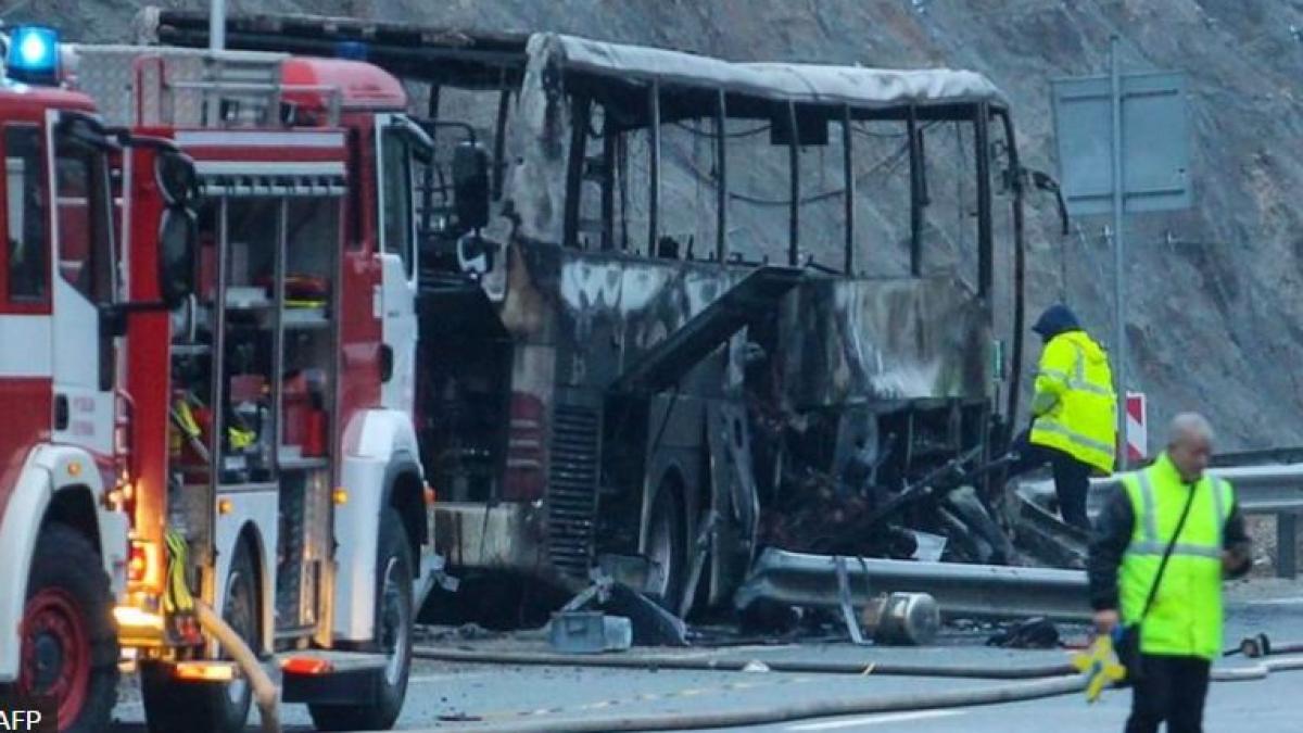 bulgaria-anchetatorii-au-gasit-inca-o-victima--a-45-a--a-accidentului-de-autocar-de-marti-am-dat-azi-peste-resturile-unui-corp-in-epava-carbonizata
