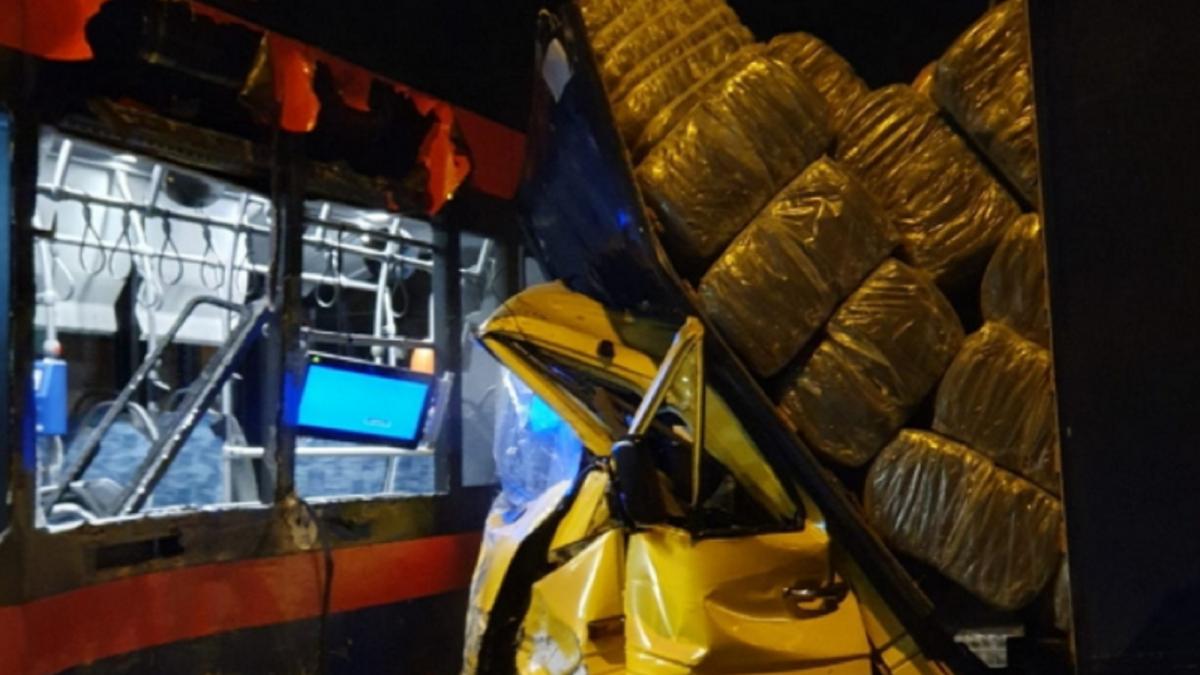 soferul-roman-al-unei-dubite-a-murit--dupa-ce-a-intrat-intr-un-autobuz