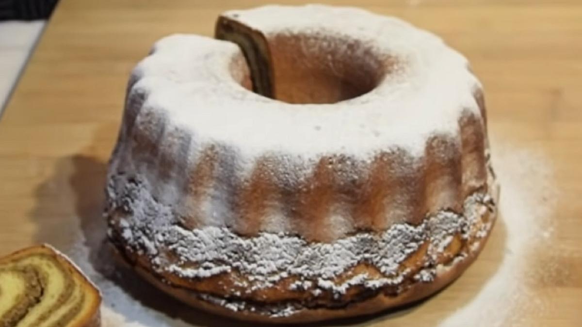 cozonac-sloven-potica--umplut-cu-crema-de-nuca-si-miere--reteta-care-va-face-senzatie-la-masa-de-craciun