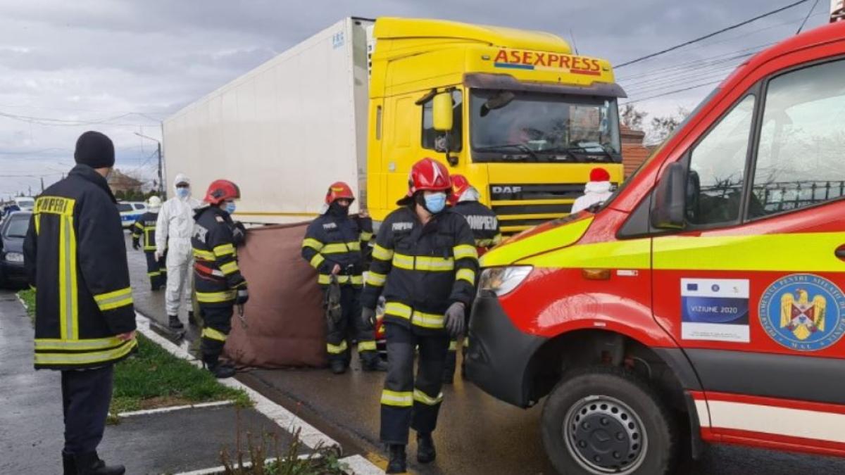 o-femeie-a-murit-pe-loc--zdrobita-de-un-tir--victima-se-afla-pe-trecerea-pe-de-pietoni--cand-a-fost-spulberata-de-mastodont