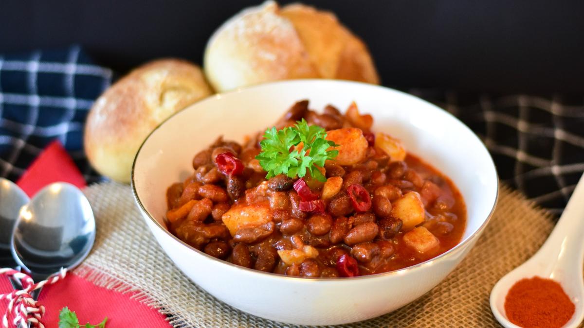 iahnie-de-fasole-cu-afumatura--reteta-originala--ingredientul-secret-al-bucatarilor-a-fost-dezvaluit