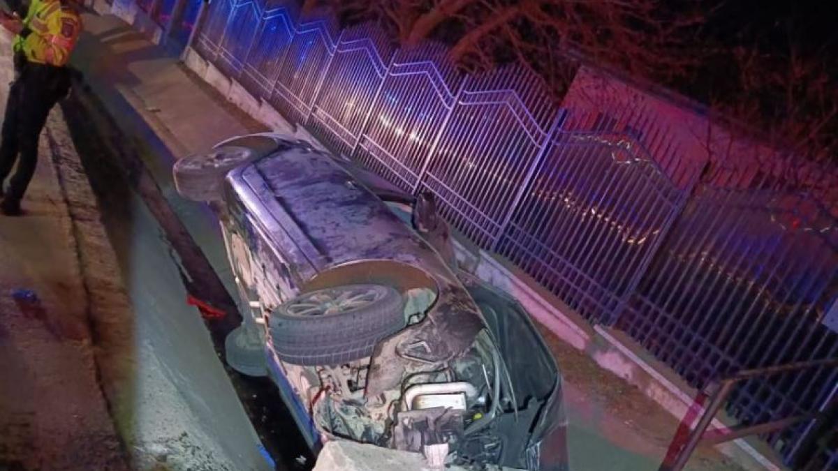 patru-tineri--raniti-intr-un-accident-rutier--in-botosani--autoturismul-in-care-se-aflau-s-a-izbit-de-un-cap-de-pod