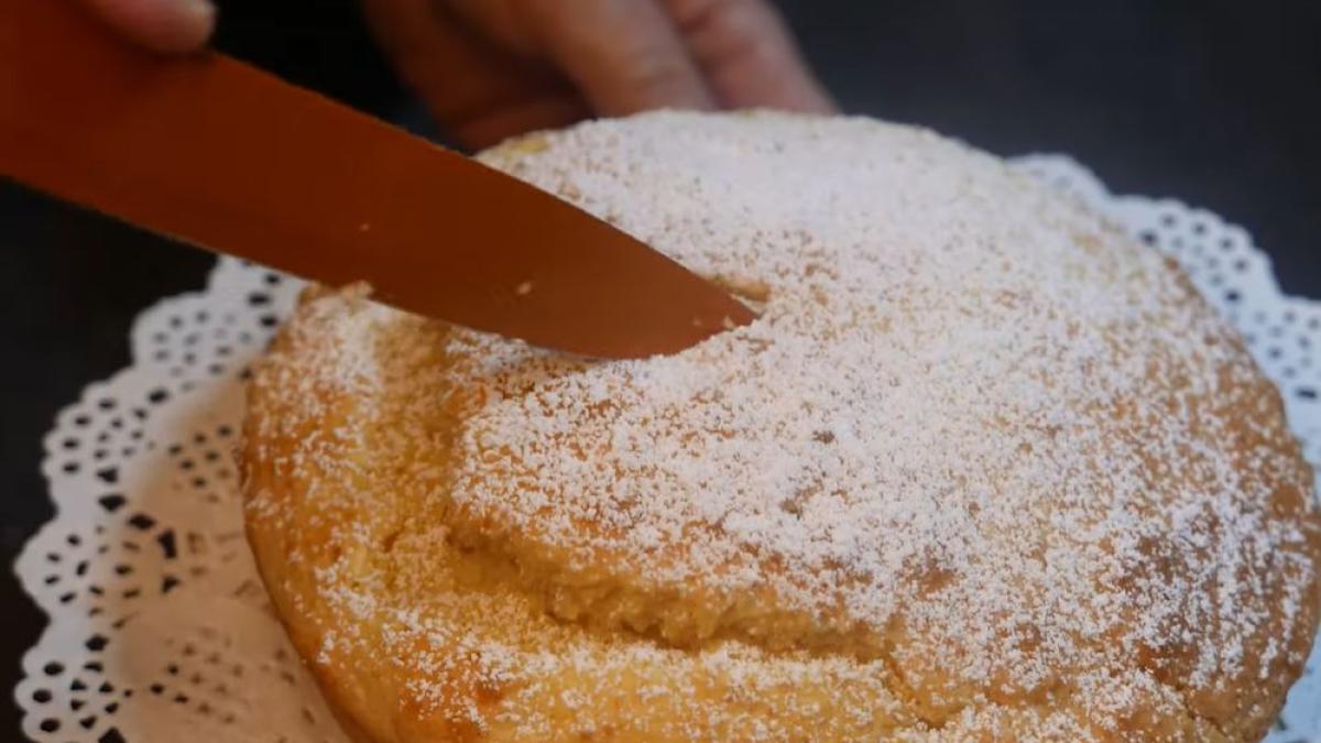 prajitura-super-moale-cu-nuca-de-cocos--fara-unt-si-plina-de-arome--o-felie-are-doar-190-de-calorii