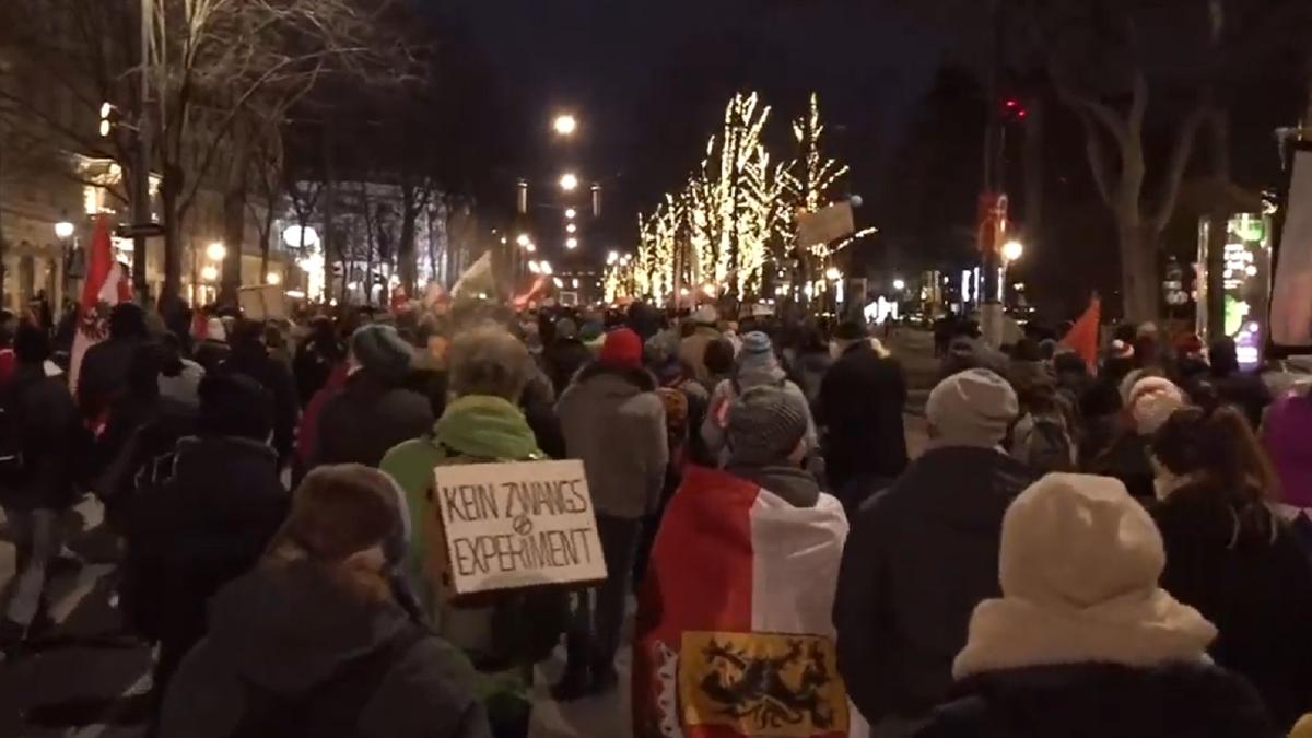 proteste-masive-in-austria-anti-lockdown-si-anti-vaccinare-obligatorie--peste-40-000-de-oameni-striga-pentru-mine--eu-voi-decide