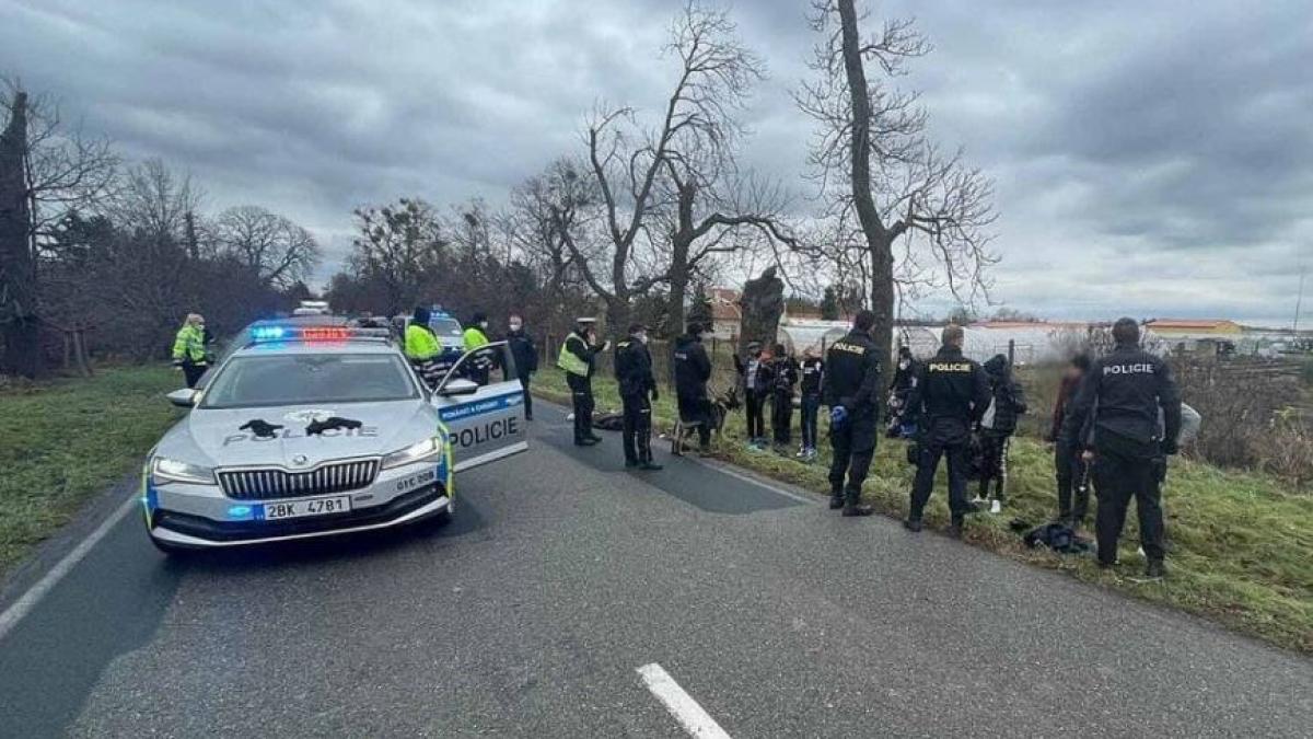 cehia--un-moldovean--care-transporta-migranti-sirieni--arestat-dupa-o-urmarire-ca-n-filme