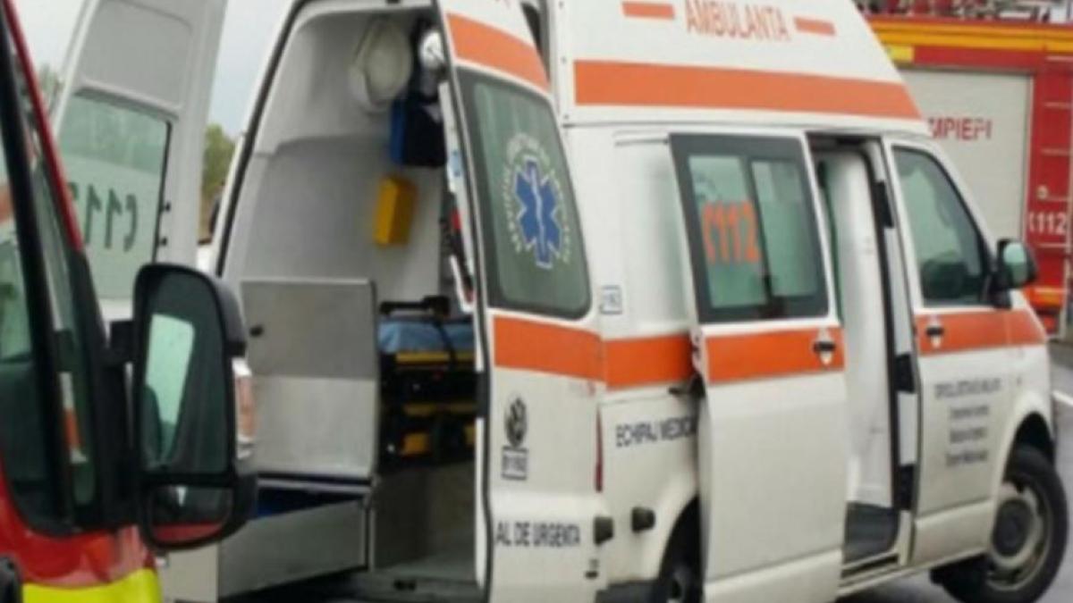 un-autoturism-a-derapat-si-a-intrat-intr-un-camion--in-judetul-harghita--trei-persoane-au-fost-ranite