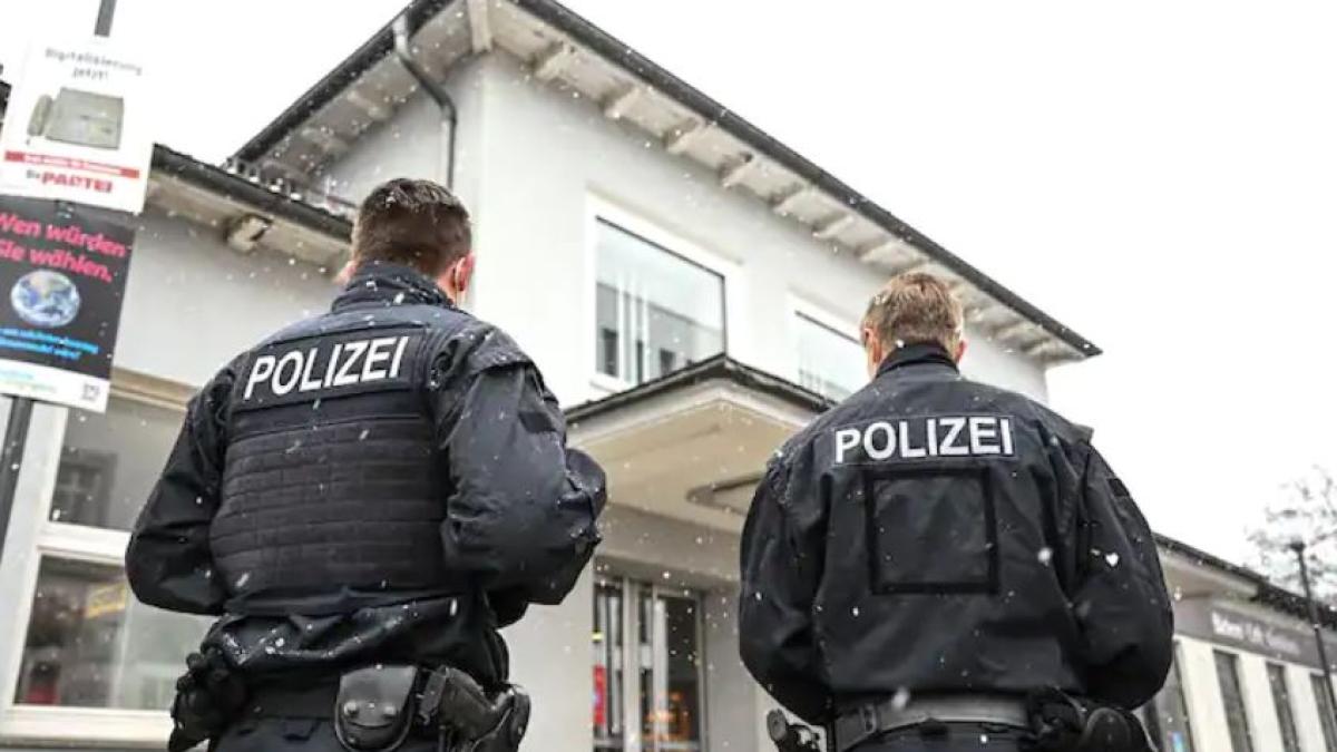 germania--roman--cautat-cu-mandat-de-arestare--surprins-de-politisti-in-timp-ce-se-plimba-prin-gara