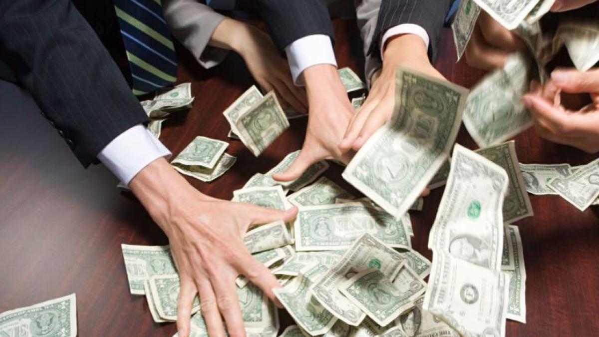 horoscop--patru-semne-ale-zodiacului-se-vor-imbogati-in-luna-decembrie--practic-vor-cadea-banii-din-cer-pentru-acesti-nativi