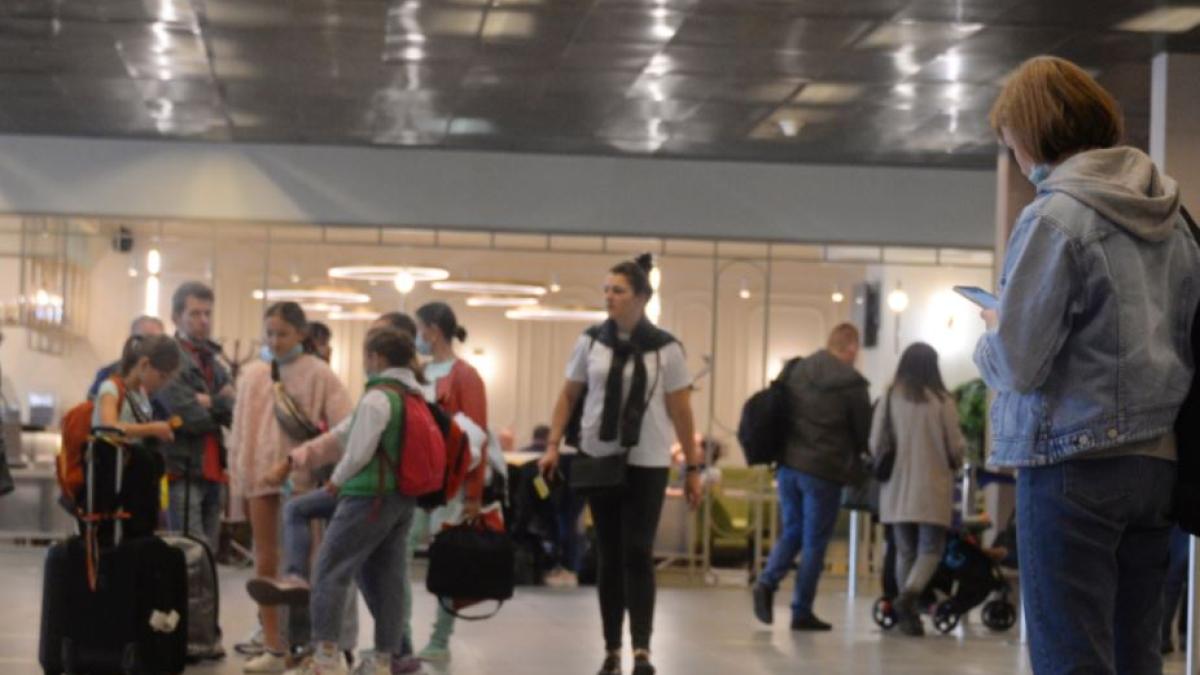 o-romanca-a-furat-banii-donati-pentru-copii--ca-sa-si-plateasca-bagajul-suplimentar--la-aeroport