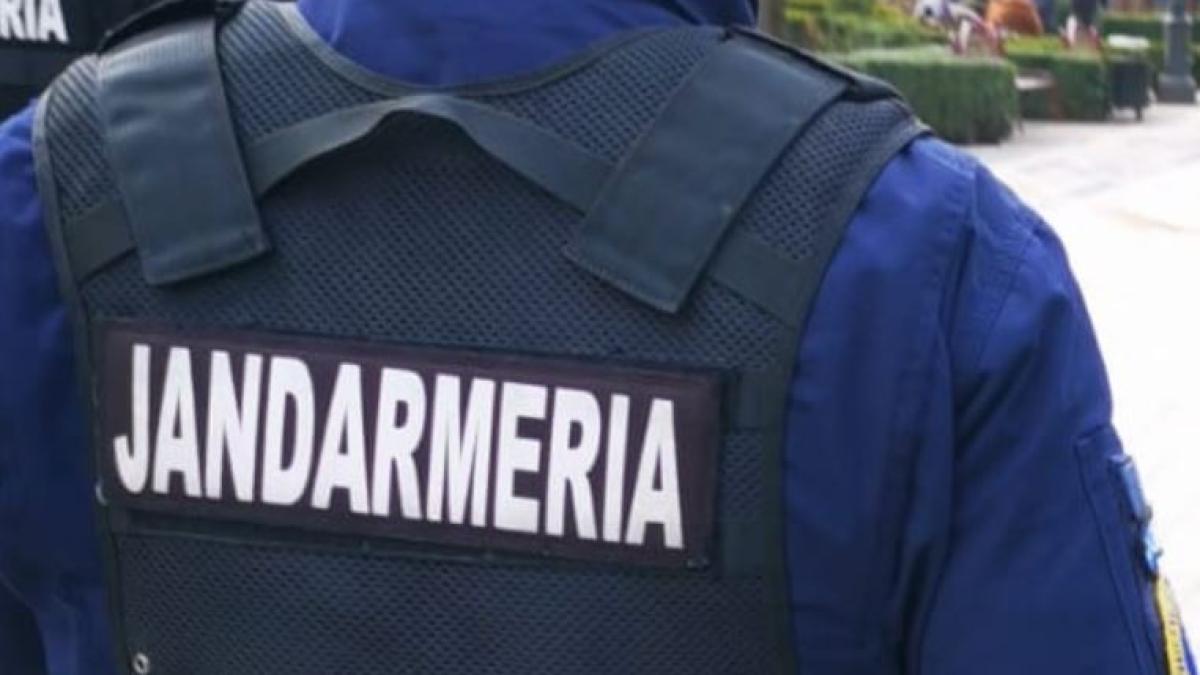 doi-elevi-romani--sanctionati-pentru-o-gluma-facuta-colegilor--parintii-vor-scoate-din-buzunare-cate-2-000-de-lei