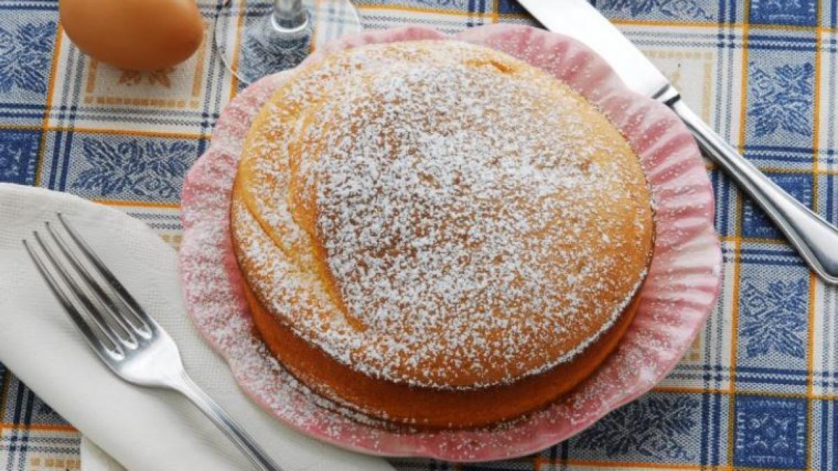 tarta-magica-cu-mere--puneti-ingredientele-in-blender-si-desertul-e-gata-in-5-minute