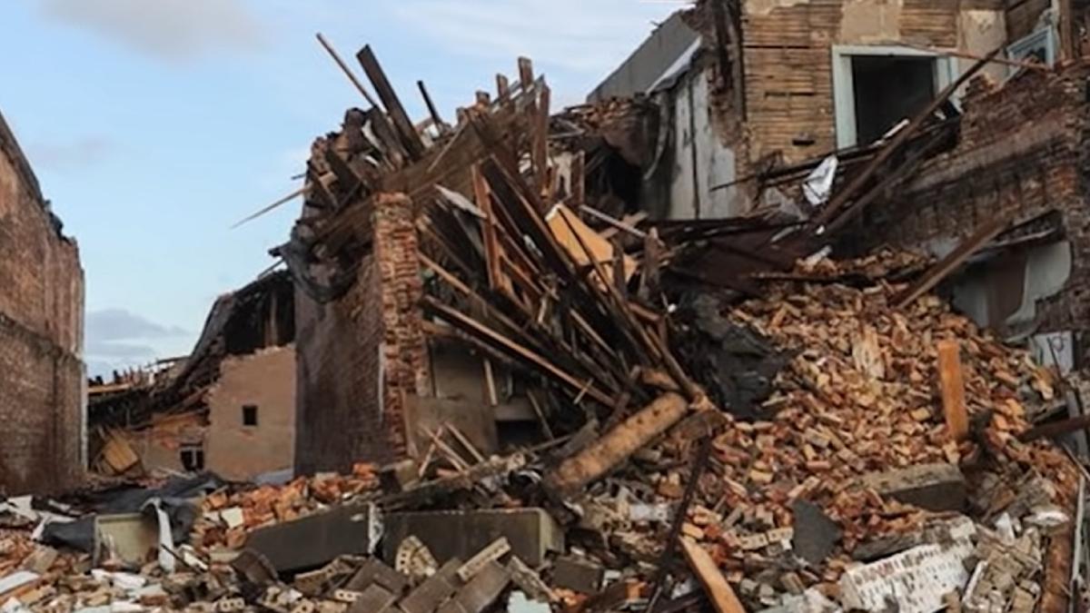 o-serie-de-tornade-au-devastat-sua--94-morti--striviti-de-ziduri-si-acoperisuri-suntem-prinsi--va-rog--ajutati-ne