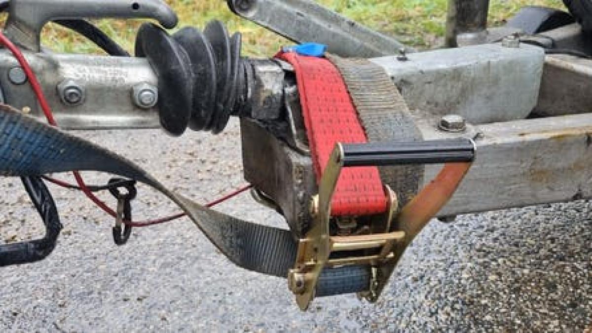 remorca-legata-cu-chingi-austria