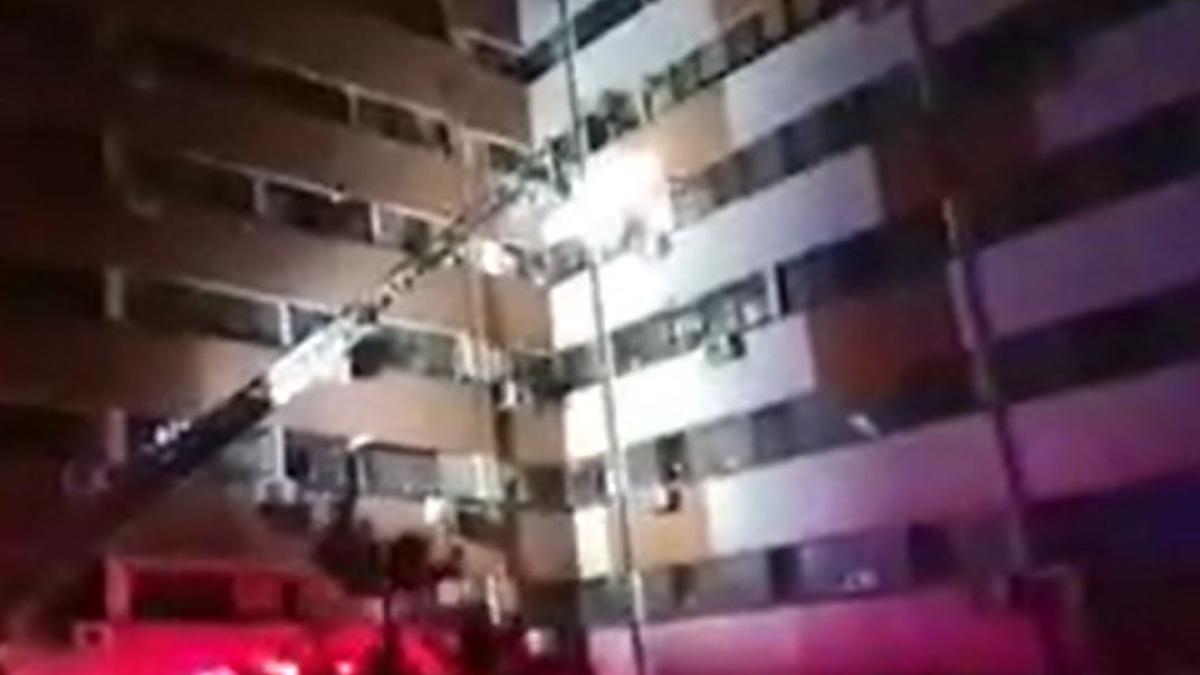 opr-raniti-si-sute-de-persoane-evacuate--incendiu-urias-la-un-bloc-din-constanta