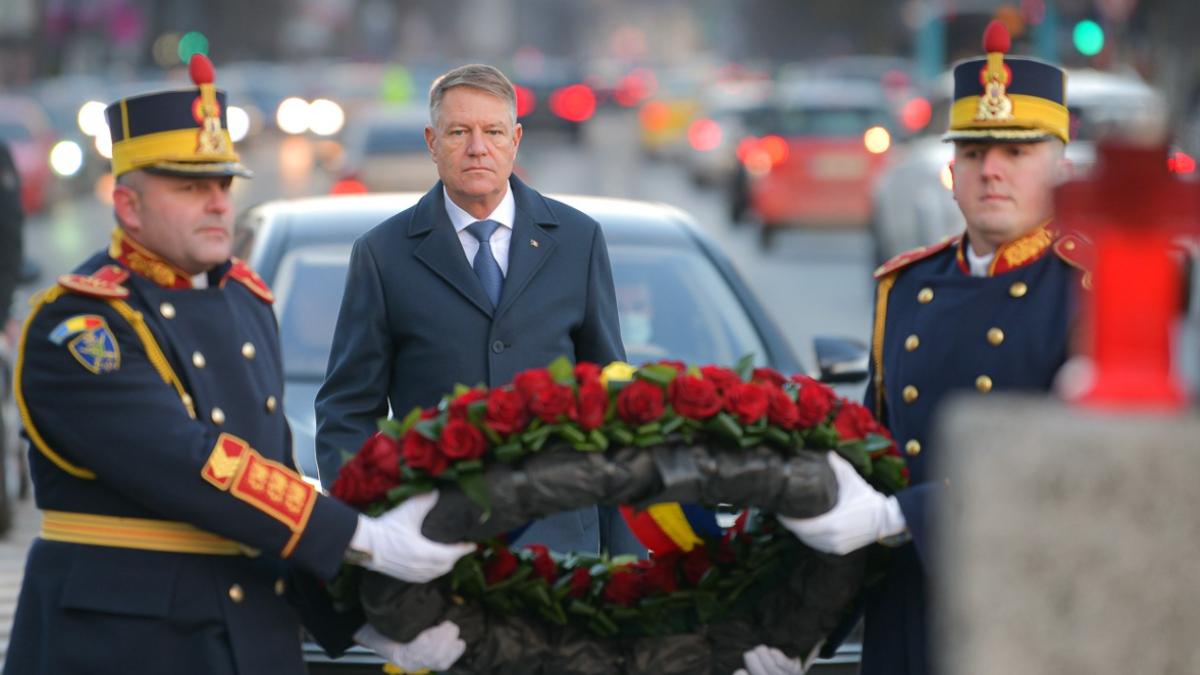 klaus-iohannis-coroana-de-flori-eroi-revolutia-romana