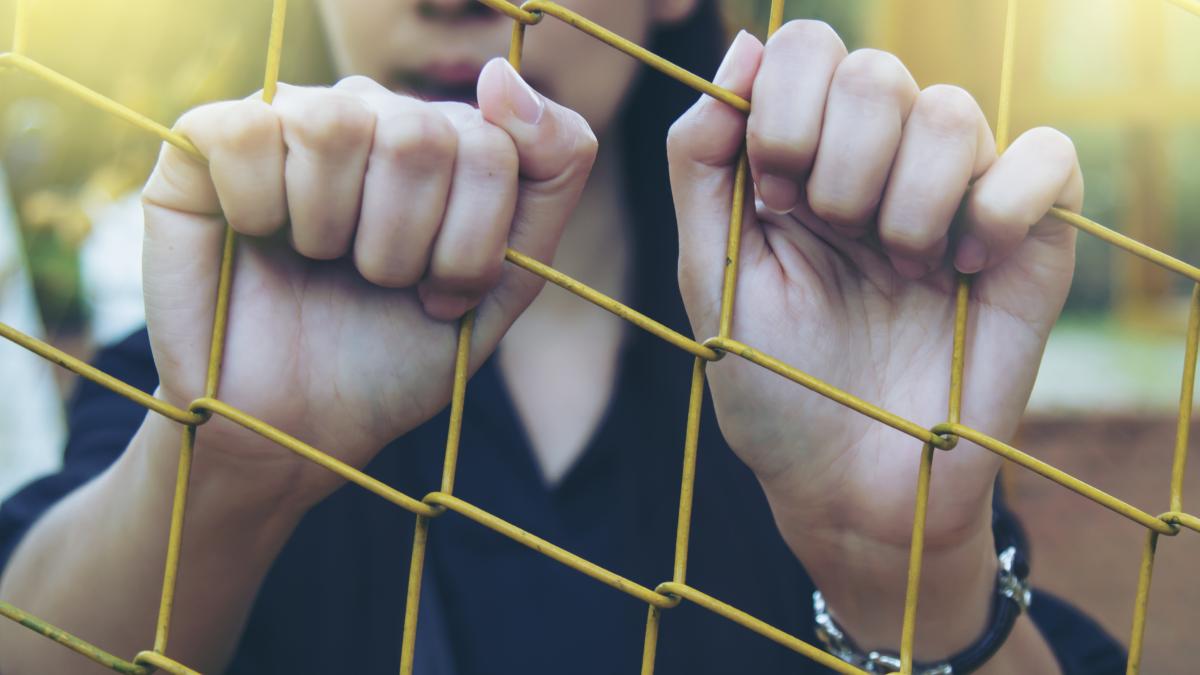 spania--o-romanca-si-prietena--terorizate-de-politisti-oribil-nu-am-dormit-si-nici-nu-am-mancat--nu-ne-am-putut-opri-din-plans