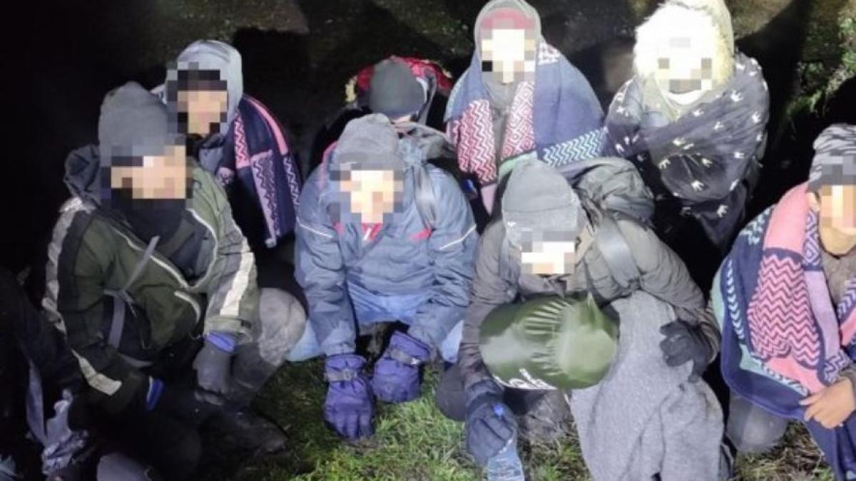 ungaria--trei-romani--care-transportau-zeci-de-migranti--arestati--traficantii-au-inchiriat-doua-masini-si-s-au-grabit-sa-si-duca-pasagerii-in-austria