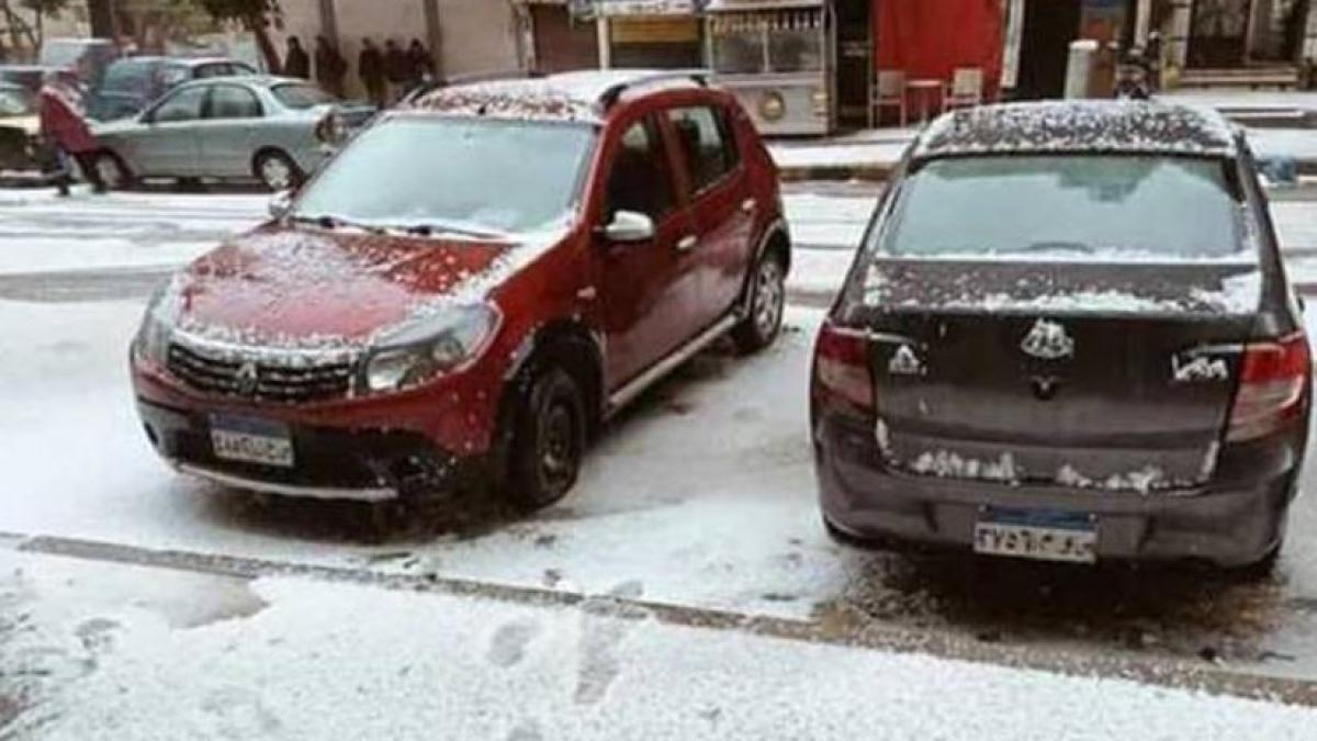 vreme-neobisnuita-intr-o-statiune-balneara-din-egipt--strazile-din-orasul-alexandria--acoperite-de-zapada