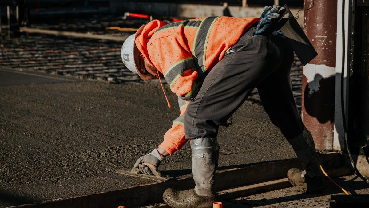 olanda--muncitorii-romani--primii-care-prc-e2prc-80prc-9ese-trezesc-din-taraprc-e2prc-80prc-9d-prc-e2prc-80prc-9efara-ei--totul-s-ar-opriprc-e2prc-80prc-9d