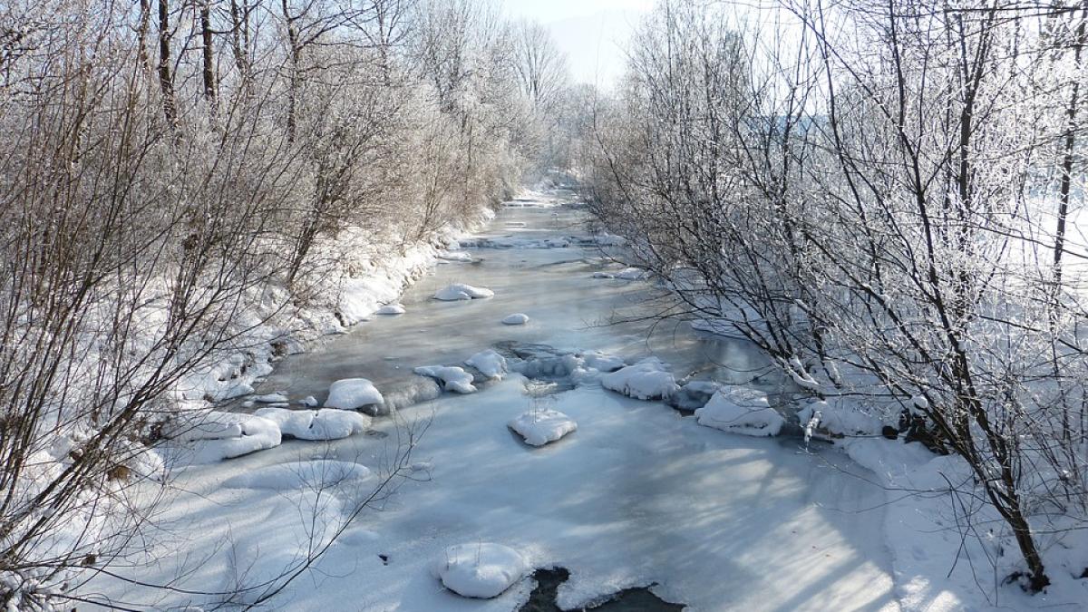 bebelus_mort_apa_inghetata_maramures