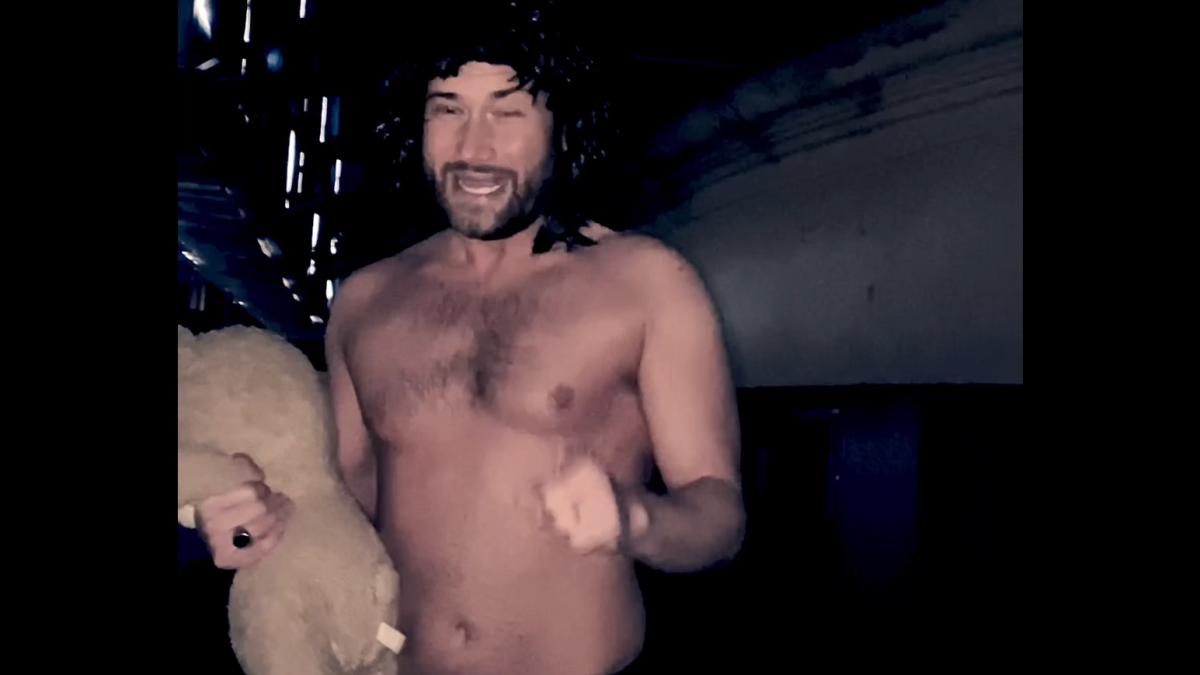 mihai-bendeac--dezbracat--de-craciun-sunt-penibil----da--am-esuatprc-e2prc-80prc-9c--imagini-virale-video