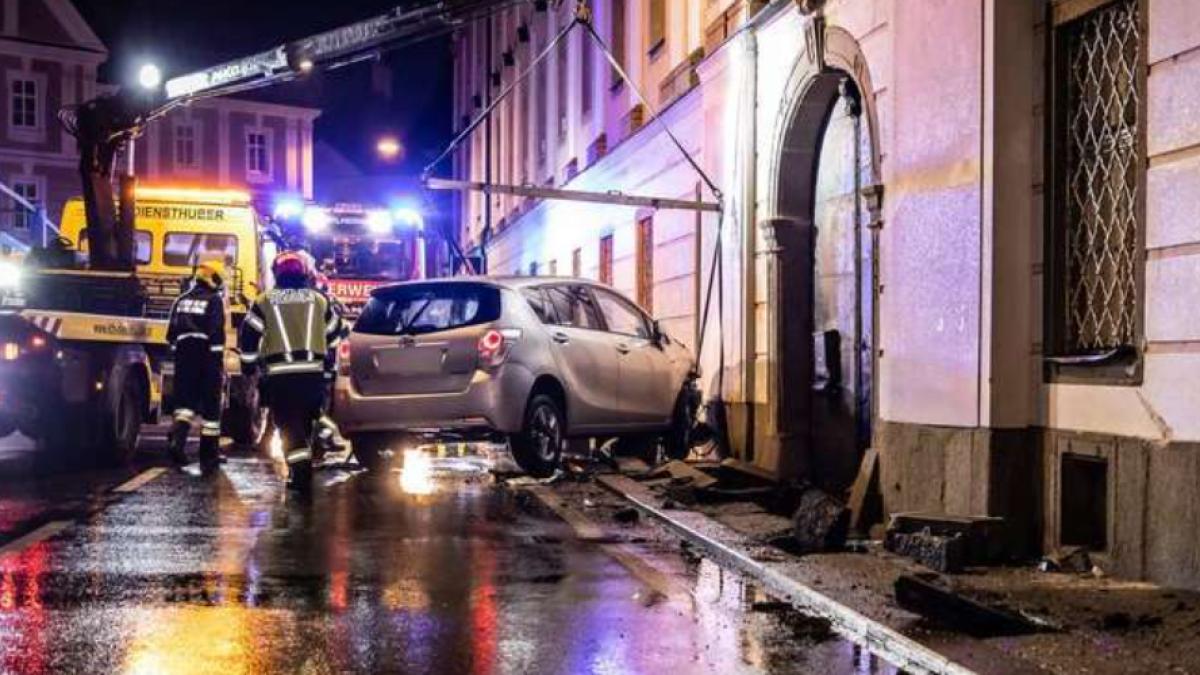 roman-manastire-zid-ustri