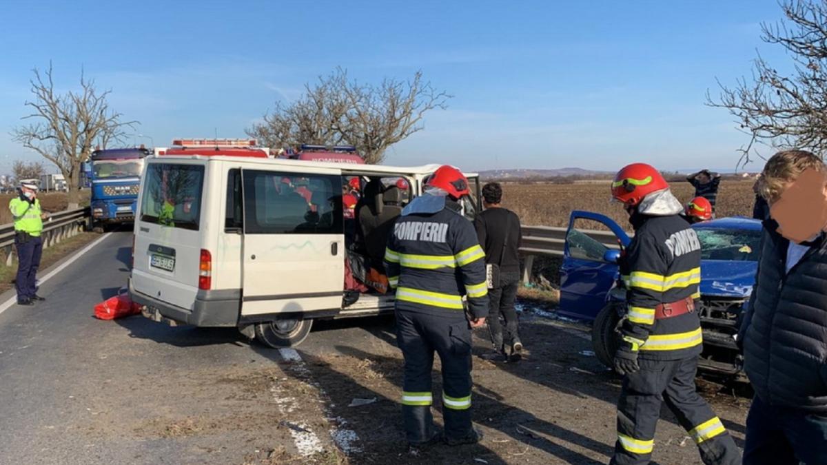 microbuz-cu-romani--accident-teribil-in-bihor--un-copil-de-6-ani-a-murit--inca-cinci-victime---foto-2