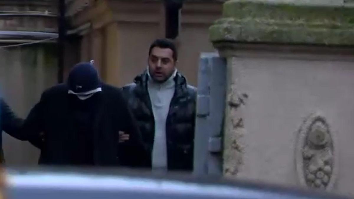 irlandezul-care-a-intrat-in-parlament-dupa-ce-a-sarit-gardul-si-a-spart-un-geam-a-fost-retinut